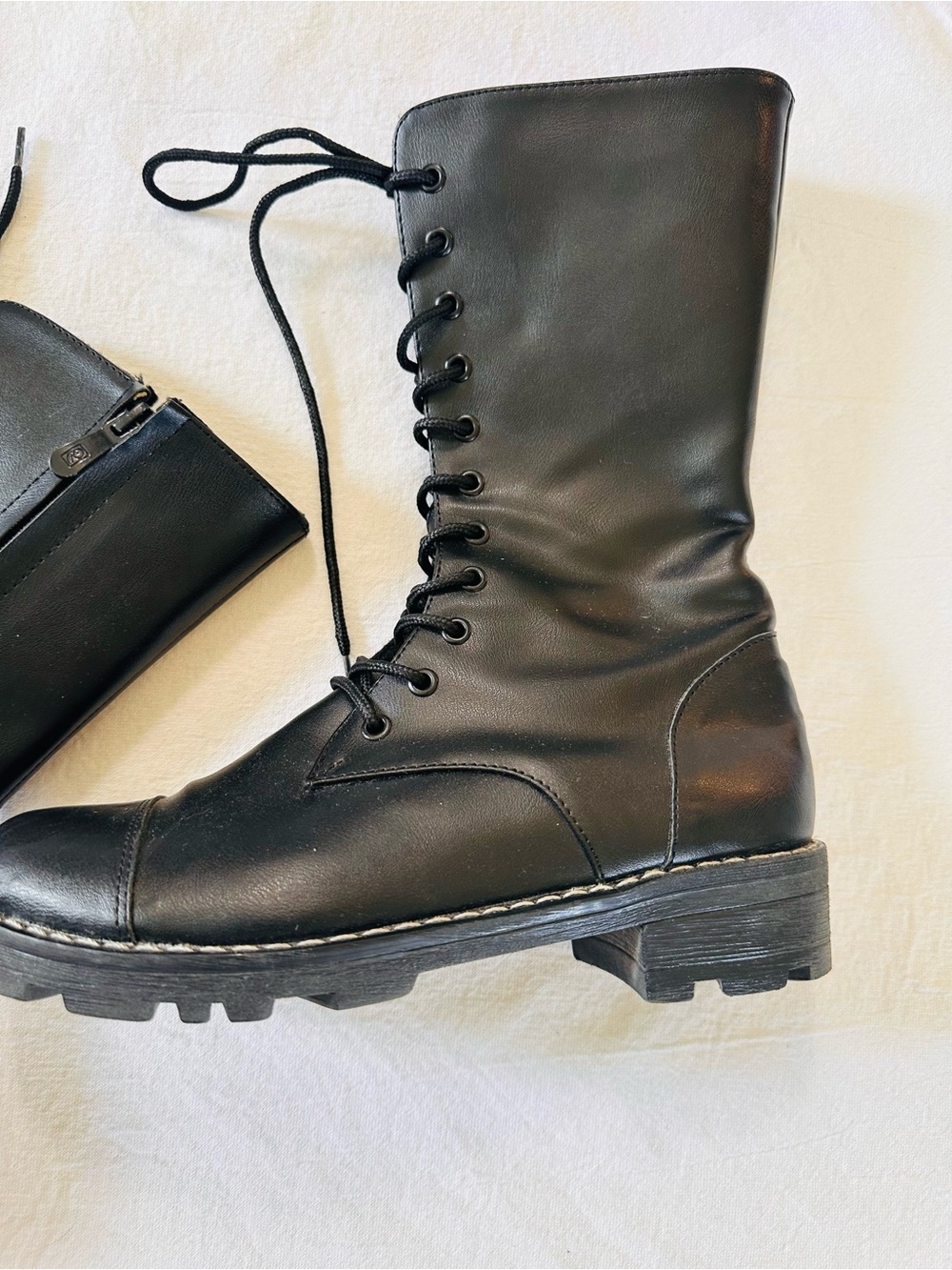 ⭐️ Black Sz 7 Lace-Up Side-Zip Faux Leather Boots Like New - Picture 4 of 10